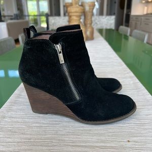 Lucky Brand Women’s Double Side Zip Suede Wedge Booties SIZE: 7.5